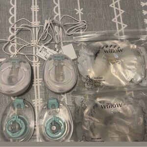 Willow Wireless Breast Pump Set - White and Teal